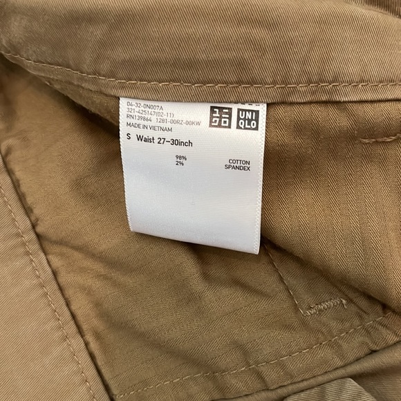 Uniqlo Khaki Shorts (USED) - Picture 4 of 5